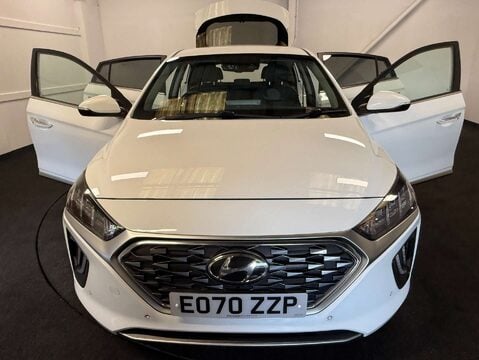 Hyundai IONIQ 1.6 IONIQ Premium SE PHEV Semi-Auto 5dr 8