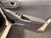 Hyundai IONIQ 1.6 IONIQ Premium SE PHEV Semi-Auto 5dr 15