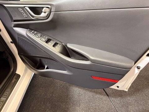 Hyundai IONIQ 1.6 IONIQ Premium SE PHEV Semi-Auto 5dr 15