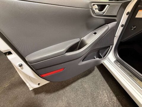 Hyundai IONIQ 1.6 IONIQ Premium SE PHEV Semi-Auto 5dr 58