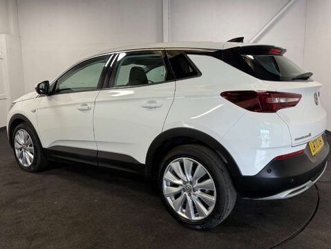 Vauxhall Grandland X 1.2 Grandland X Elite Nav T Auto 5dr 3