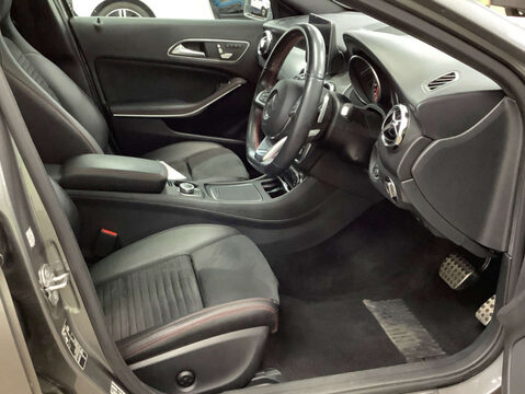 Mercedes-Benz GLA 2.1 GLA 220 AMG Line Premium+ D 4Matic Auto 4WD 5dr 10