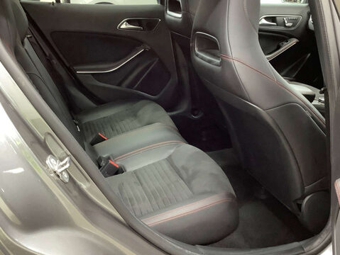 Mercedes-Benz GLA 2.1 GLA 220 AMG Line Premium+ D 4Matic Auto 4WD 5dr 11