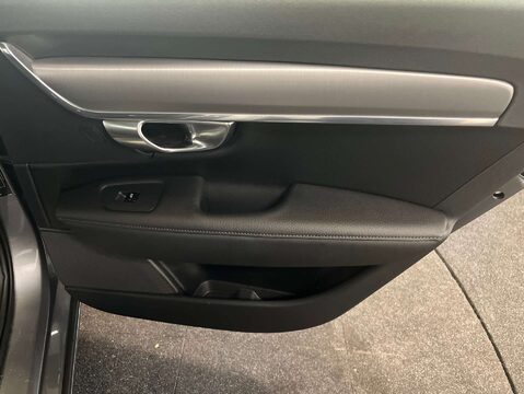 Volvo S90 2.0 S90 Momentum D4 Auto 4dr 30