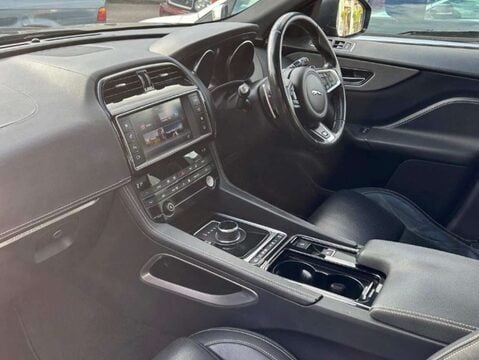 Jaguar F-Pace 3.0 F-PACE V6 S AWD D Auto 4WD 5dr 5