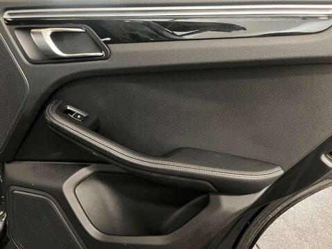 Porsche Macan 3.0 Macan S D Semi-Auto 4WD 5dr 30