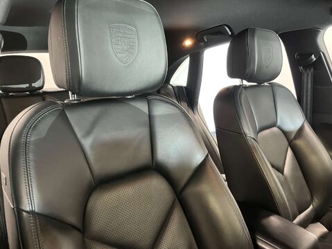 Porsche Macan 3.0 Macan S D Semi-Auto 4WD 5dr 16
