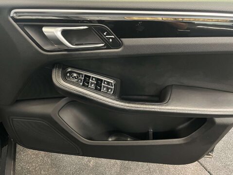 Porsche Macan 3.0 Macan S D Semi-Auto 4WD 5dr 11