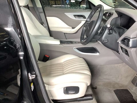 Jaguar F-Pace 2.0 F-PACE Portfolio AWD D Auto 4WD 5dr 10
