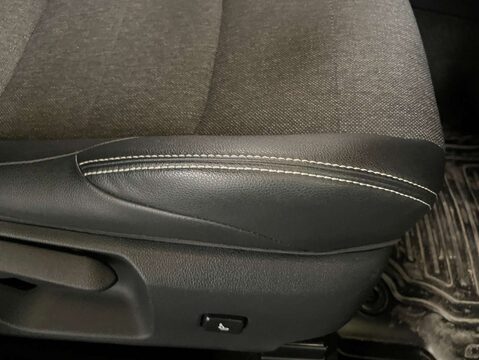 Toyota Corolla 1.8 Corolla Design HEV CVT 5dr 14