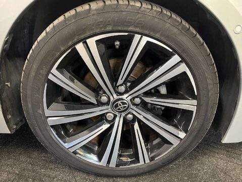 Toyota Corolla 1.8 Corolla Design HEV CVT 5dr 10