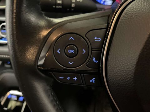 Toyota Corolla 1.8 Corolla Design HEV CVT 5dr 19