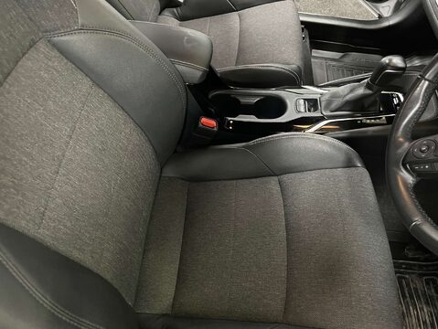 Toyota Corolla 1.8 Corolla Design HEV CVT 5dr 15