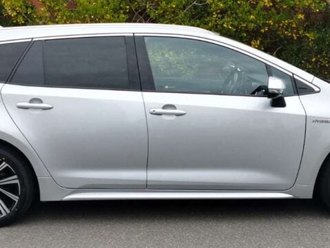 Toyota Corolla 1.8 Corolla Design HEV CVT 5dr 3