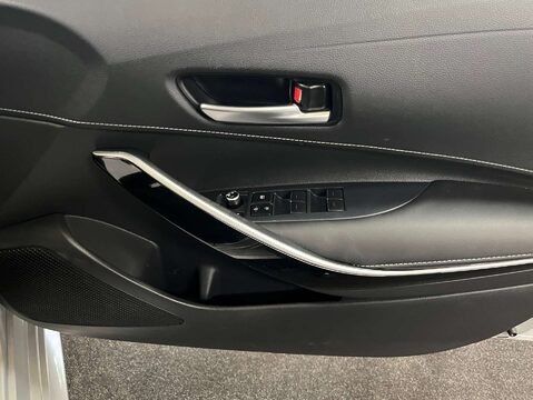 Toyota Corolla 1.8 Corolla Design HEV CVT 5dr 11