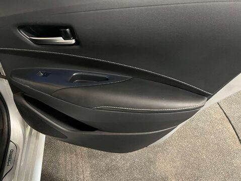 Toyota Corolla 1.8 Corolla Design HEV CVT 5dr 28