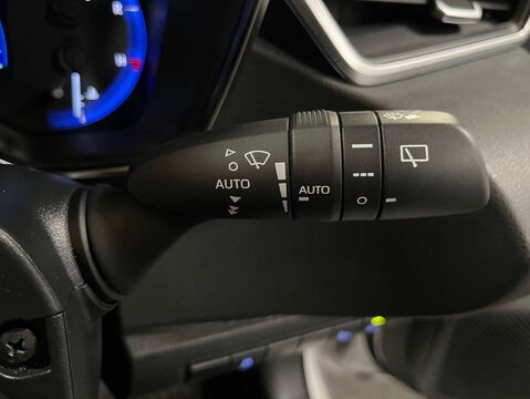 Toyota Corolla 1.8 Corolla Design HEV CVT 5dr 22