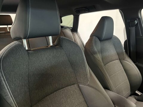 Toyota Corolla 1.8 Corolla Design HEV CVT 5dr 16