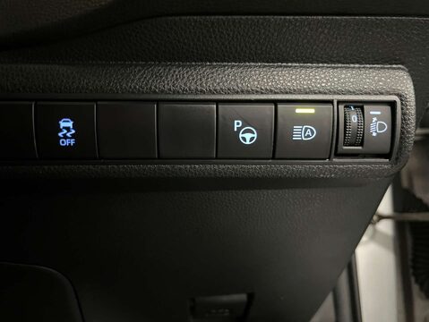 Toyota Corolla 1.8 Corolla Design HEV CVT 5dr 18