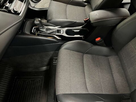 Toyota Corolla 1.8 Corolla Design HEV CVT 5dr 47