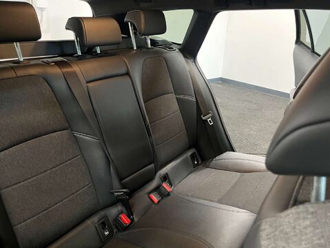 Toyota Corolla 1.8 Corolla Design HEV CVT 5dr 29