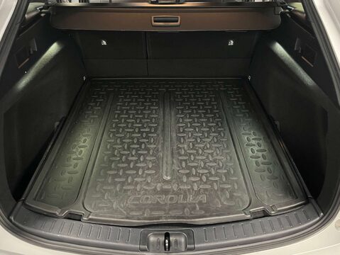 Toyota Corolla 1.8 Corolla Design HEV CVT 5dr 35