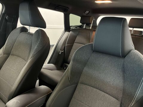 Toyota Corolla 1.8 Corolla Design HEV CVT 5dr 48