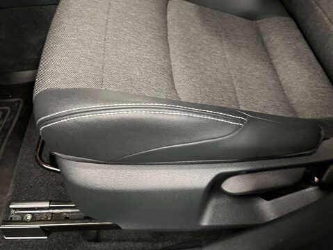 Toyota Corolla 1.8 Corolla Design HEV CVT 5dr 46