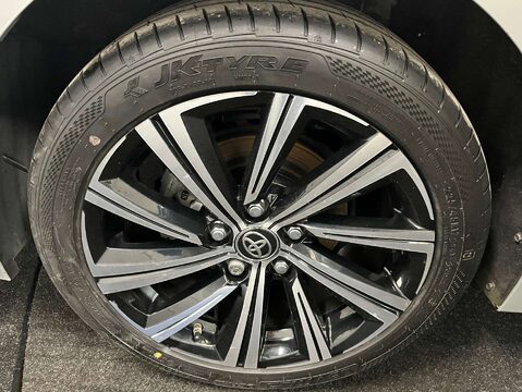 Toyota Corolla 1.8 Corolla Design HEV CVT 5dr 34