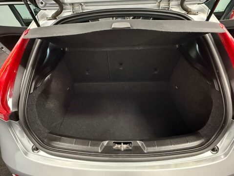 Volvo V40 2.0 V40 R-Design Pro D3 Auto 5dr 41