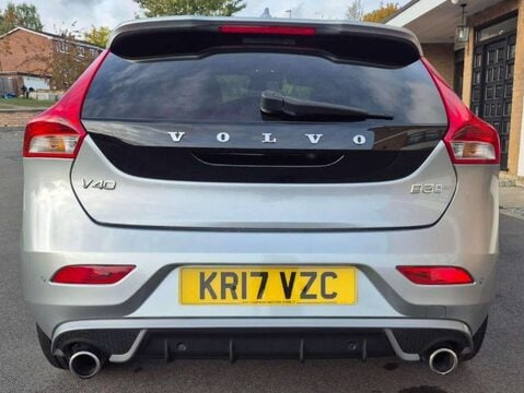 Volvo V40 2.0 V40 R-Design Pro D3 Auto 5dr 4