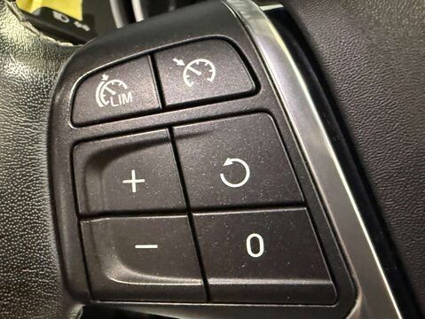 Volvo V40 2.0 V40 R-Design Pro D3 Auto 5dr 27