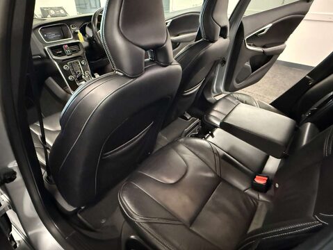 Volvo V40 2.0 V40 R-Design Pro D3 Auto 5dr 22