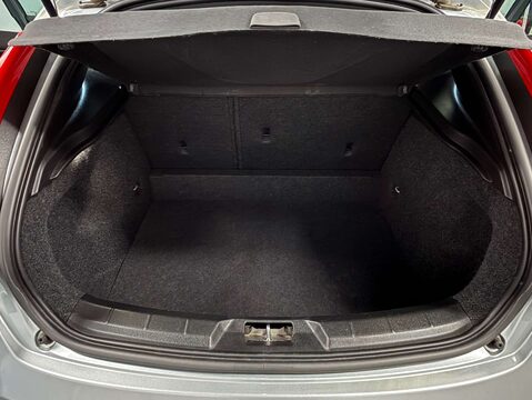 Volvo V40 2.0 V40 R-Design Pro D3 Auto 5dr 40