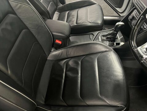 Volkswagen Tiguan 2.0 Tiguan R-Line TDI BlueMotion Technology 4Motion Semi-Auto 4WD 5dr 14