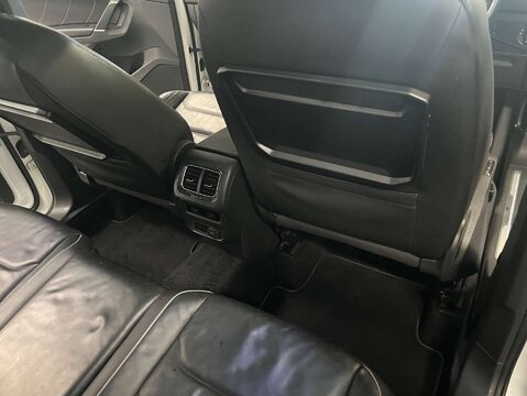 Volkswagen Tiguan 2.0 Tiguan R-Line TDI BlueMotion Technology 4Motion Semi-Auto 4WD 5dr 32