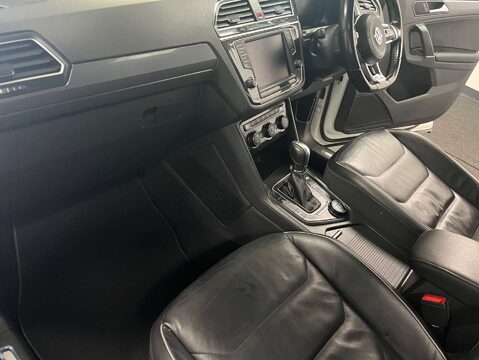 Volkswagen Tiguan 2.0 Tiguan R-Line TDI BlueMotion Technology 4Motion Semi-Auto 4WD 5dr 48