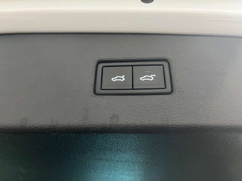 Volkswagen Tiguan 2.0 Tiguan R-Line TDI BlueMotion Technology 4Motion Semi-Auto 4WD 5dr 37