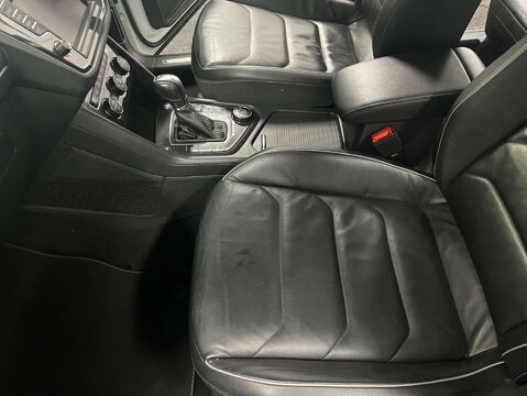 Volkswagen Tiguan 2.0 Tiguan R-Line TDI BlueMotion Technology 4Motion Semi-Auto 4WD 5dr 47