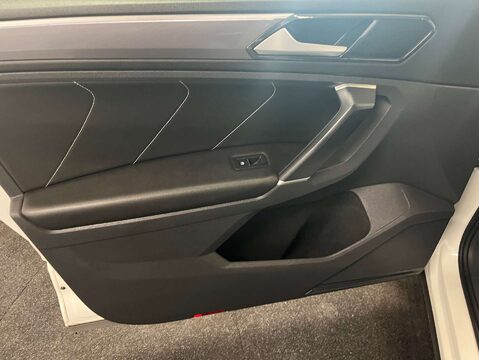 Volkswagen Tiguan 2.0 Tiguan R-Line TDI BlueMotion Technology 4Motion Semi-Auto 4WD 5dr 44