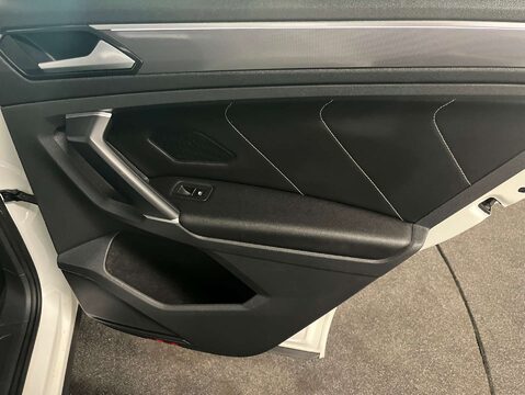 Volkswagen Tiguan 2.0 Tiguan R-Line TDI BlueMotion Technology 4Motion Semi-Auto 4WD 5dr 28
