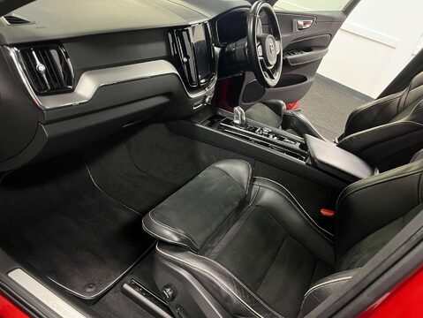 Volvo XC60 2.0 XC60 R-Design T8 PHEV AWD Auto 4WD 5dr 50