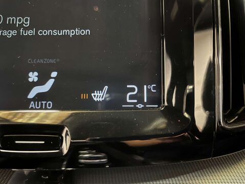 Volvo XC60 2.0 XC60 R-Design T8 PHEV AWD Auto 4WD 5dr 26