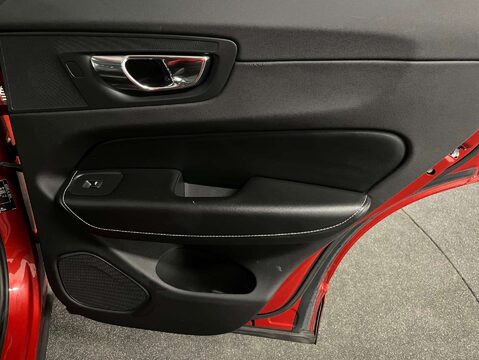 Volvo XC60 2.0 XC60 R-Design T8 PHEV AWD Auto 4WD 5dr 29