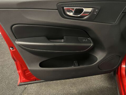 Volvo XC60 2.0 XC60 R-Design T8 PHEV AWD Auto 4WD 5dr 45