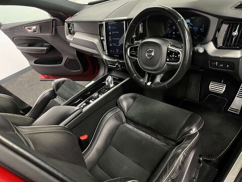 Volvo XC60 2.0 XC60 R-Design T8 PHEV AWD Auto 4WD 5dr 15