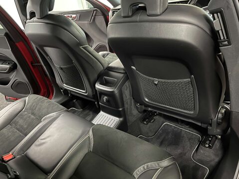 Volvo XC60 2.0 XC60 R-Design T8 PHEV AWD Auto 4WD 5dr 33