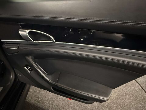 Porsche Panamera 3.6 Panamera V6 4 Semi-Auto 4WD 5dr 33