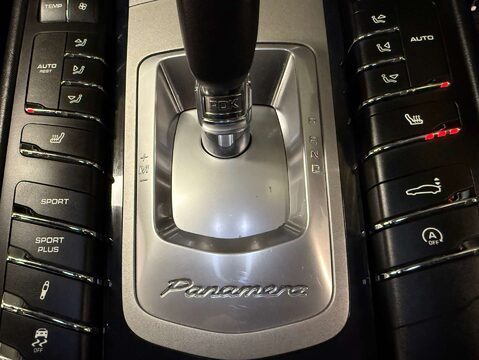 Porsche Panamera 3.6 Panamera V6 4 Semi-Auto 4WD 5dr 9