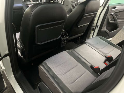 Volkswagen Tiguan 2.0 Tiguan R-Line TDI 4Motion DSG 4WD 5dr 44